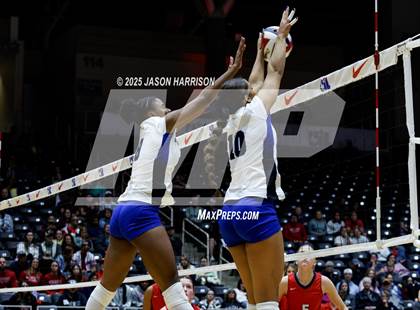 Thumbnail 2 in Pearland Dawson vs. Northwest Nelson (UIL 6A D1 Volleyball Final) photogallery.