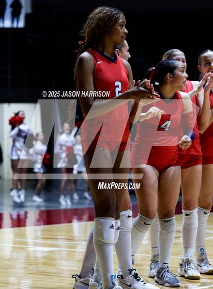 Thumbnail 2 in Pearland Dawson vs. Northwest Nelson (UIL 6A D1 Volleyball Final) photogallery.