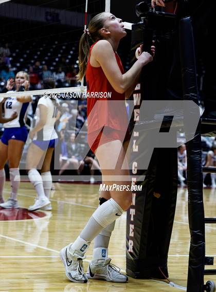 Thumbnail 1 in Pearland Dawson vs. Northwest Nelson (UIL 6A D1 Volleyball Final) photogallery.