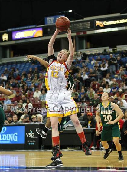 Thumbnail 2 in Berkeley vs. Kennedy (CIF D1 NorCal Regional Final) photogallery.