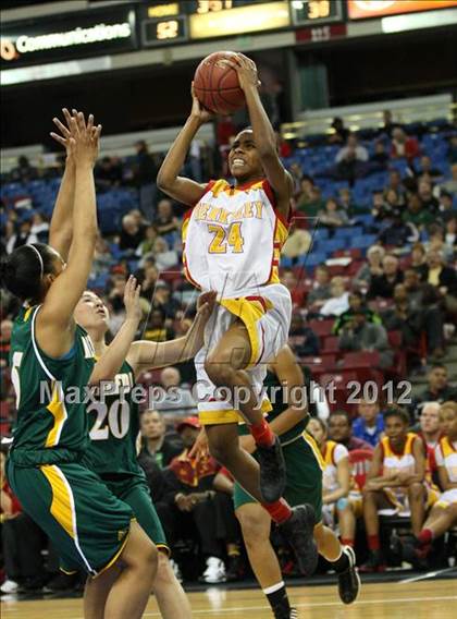 Thumbnail 3 in Berkeley vs. Kennedy (CIF D1 NorCal Regional Final) photogallery.