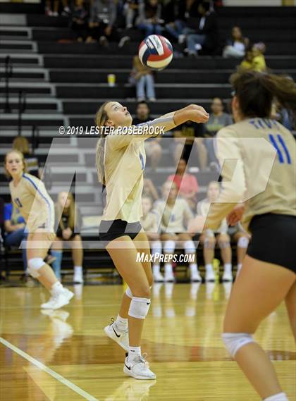 Thumbnail 3 in Tivy @ Seguin photogallery.