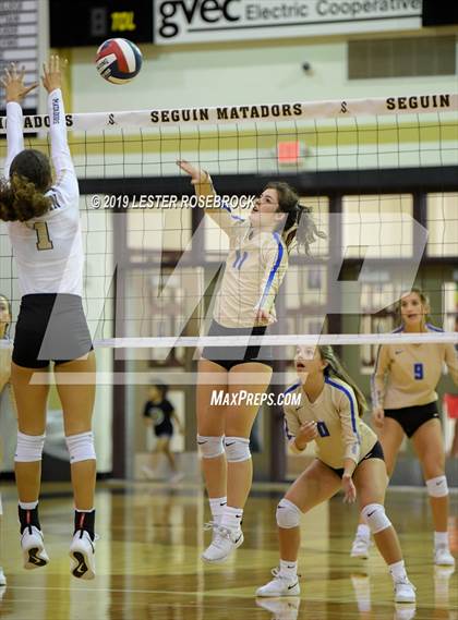 Thumbnail 3 in Tivy @ Seguin photogallery.