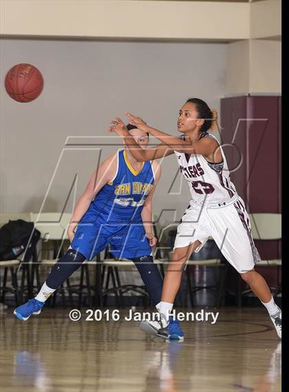 Thumbnail 2 in San Dimas vs. Rancho Mirage (MaxPreps Holiday Classic) photogallery.