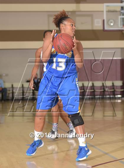 Thumbnail 1 in San Dimas vs. Rancho Mirage (MaxPreps Holiday Classic) photogallery.