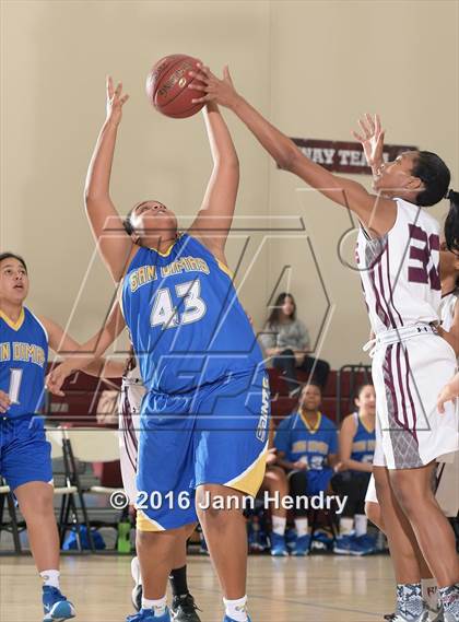 Thumbnail 3 in San Dimas vs. Rancho Mirage (MaxPreps Holiday Classic) photogallery.