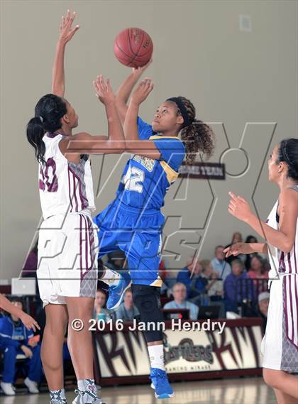 Thumbnail 1 in San Dimas vs. Rancho Mirage (MaxPreps Holiday Classic) photogallery.