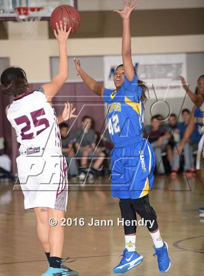 Thumbnail 2 in San Dimas vs. Rancho Mirage (MaxPreps Holiday Classic) photogallery.