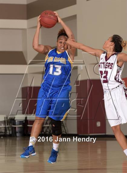 Thumbnail 1 in San Dimas vs. Rancho Mirage (MaxPreps Holiday Classic) photogallery.