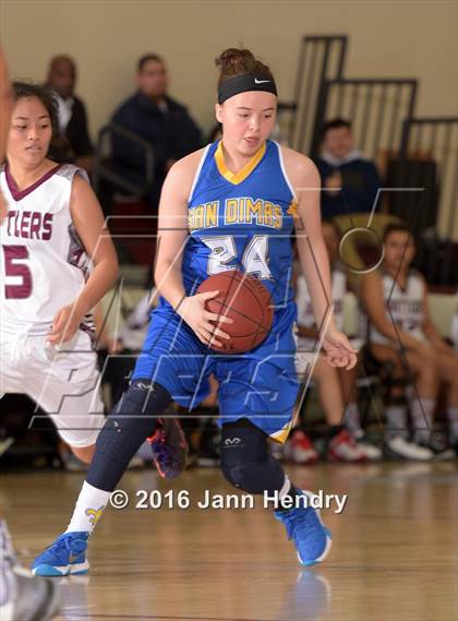 Thumbnail 1 in San Dimas vs. Rancho Mirage (MaxPreps Holiday Classic) photogallery.