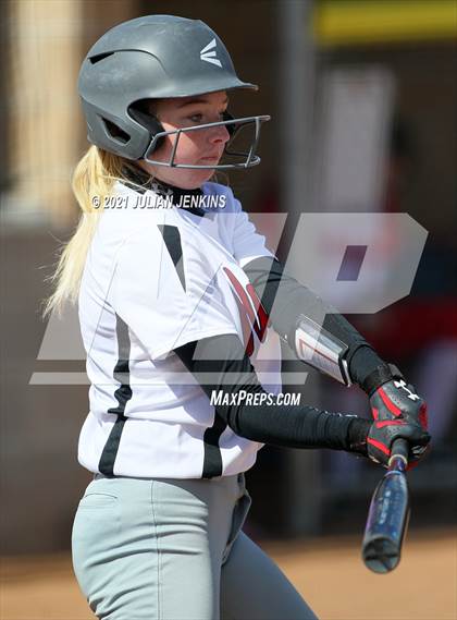 Thumbnail 3 in Canyon Ridge vs. Nampa photogallery.