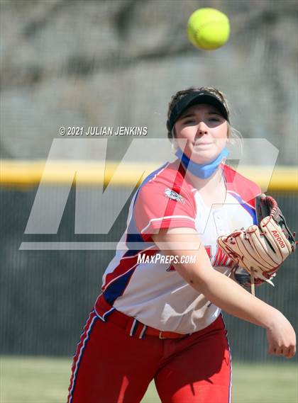 Thumbnail 3 in Canyon Ridge vs. Nampa photogallery.