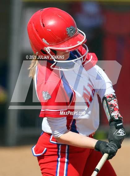 Thumbnail 2 in Canyon Ridge vs. Nampa photogallery.