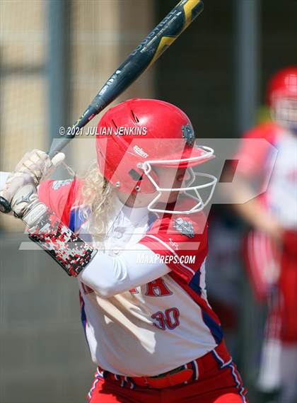 Thumbnail 3 in Canyon Ridge vs. Nampa photogallery.