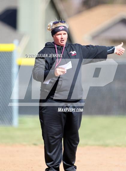 Thumbnail 2 in Canyon Ridge vs. Nampa photogallery.