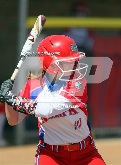 Thumbnail 2 in Canyon Ridge vs. Nampa photogallery.