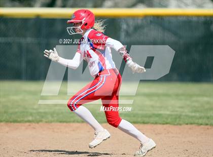 Thumbnail 1 in Canyon Ridge vs. Nampa photogallery.