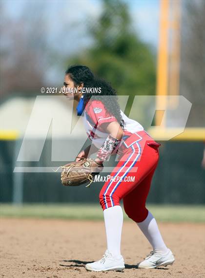 Thumbnail 3 in Canyon Ridge vs. Nampa photogallery.