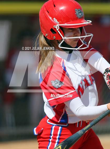 Thumbnail 1 in Canyon Ridge vs. Nampa photogallery.