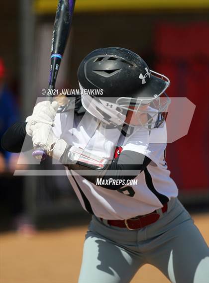 Thumbnail 2 in Canyon Ridge vs. Nampa photogallery.