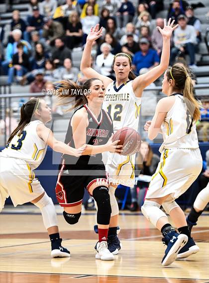 Thumbnail 2 in Stephenville vs. Mineral Wells (UIL 4A Bi-District Playoff) photogallery.