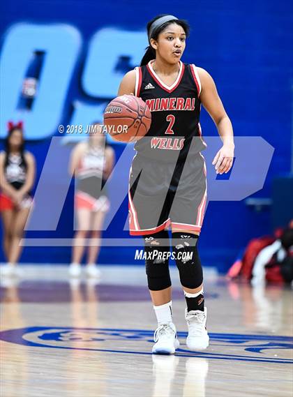 Thumbnail 2 in Stephenville vs. Mineral Wells (UIL 4A Bi-District Playoff) photogallery.
