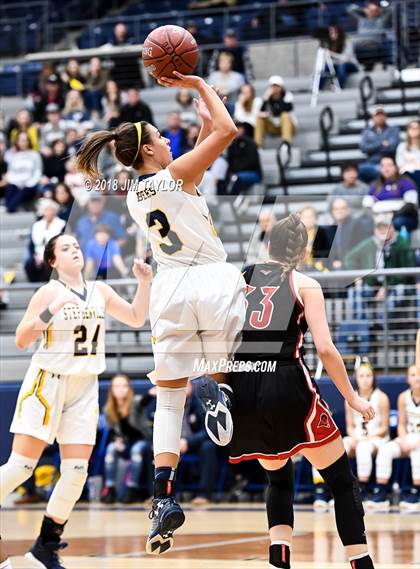 Thumbnail 2 in Stephenville vs. Mineral Wells (UIL 4A Bi-District Playoff) photogallery.