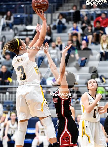 Thumbnail 2 in Stephenville vs. Mineral Wells (UIL 4A Bi-District Playoff) photogallery.