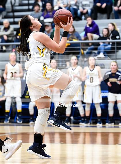 Thumbnail 2 in Stephenville vs. Mineral Wells (UIL 4A Bi-District Playoff) photogallery.