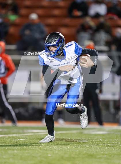 Thumbnail 2 in Grain Valley @ Platte County (MSHSAA Class 5 Quarterfinal) photogallery.
