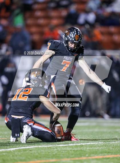 Thumbnail 1 in Grain Valley @ Platte County (MSHSAA Class 5 Quarterfinal) photogallery.