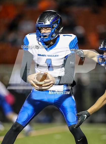 Thumbnail 2 in Grain Valley @ Platte County (MSHSAA Class 5 Quarterfinal) photogallery.