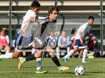 Thumbnail 3 in Clark vs. Edinburg North (UIL 6A Regional Semifinal) photogallery.