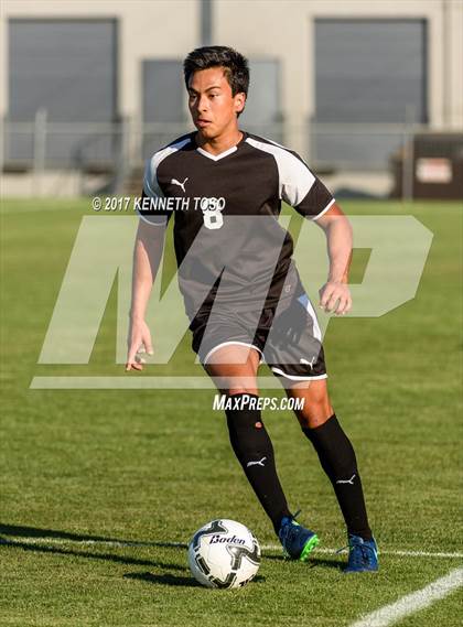 Thumbnail 1 in Clark vs. Edinburg North (UIL 6A Regional Semifinal) photogallery.