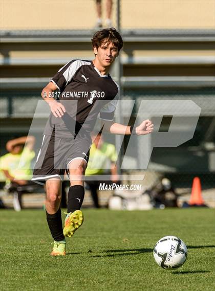 Thumbnail 2 in Clark vs. Edinburg North (UIL 6A Regional Semifinal) photogallery.