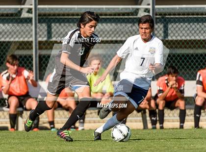 Thumbnail 2 in Clark vs. Edinburg North (UIL 6A Regional Semifinal) photogallery.