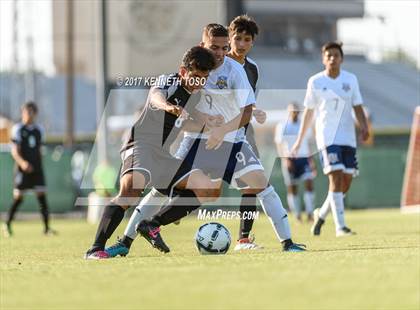Thumbnail 3 in Clark vs. Edinburg North (UIL 6A Regional Semifinal) photogallery.
