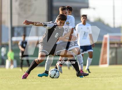 Thumbnail 1 in Clark vs. Edinburg North (UIL 6A Regional Semifinal) photogallery.