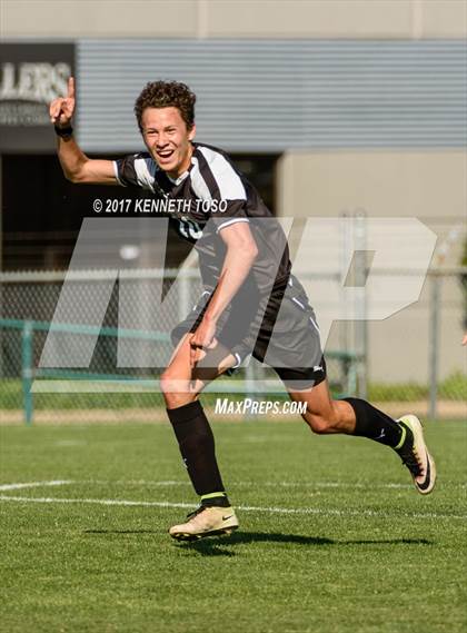 Thumbnail 1 in Clark vs. Edinburg North (UIL 6A Regional Semifinal) photogallery.