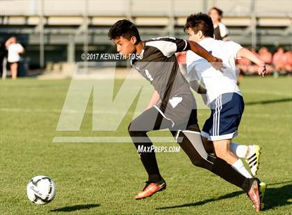 Thumbnail 3 in Clark vs. Edinburg North (UIL 6A Regional Semifinal) photogallery.