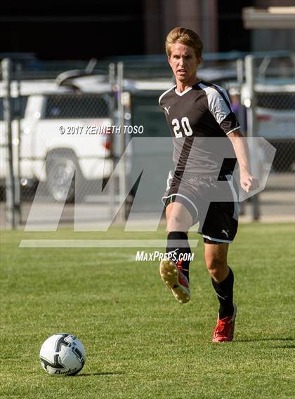 Thumbnail 3 in Clark vs. Edinburg North (UIL 6A Regional Semifinal) photogallery.