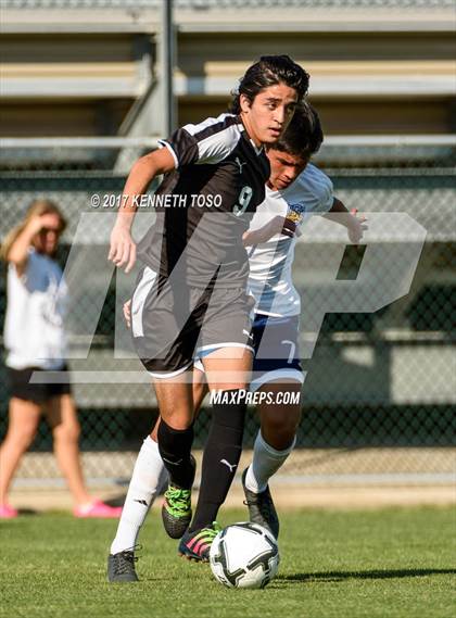 Thumbnail 1 in Clark vs. Edinburg North (UIL 6A Regional Semifinal) photogallery.