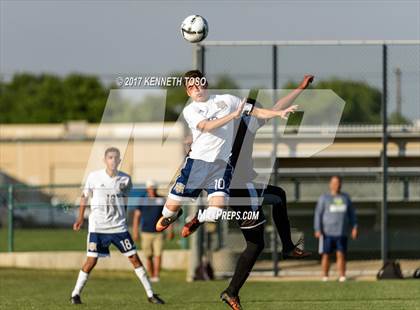 Thumbnail 3 in Clark vs. Edinburg North (UIL 6A Regional Semifinal) photogallery.