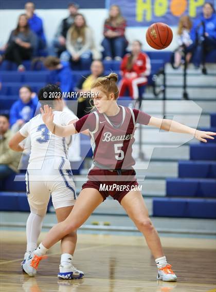 Thumbnail 3 in Ellwood City vs. Beaver photogallery.