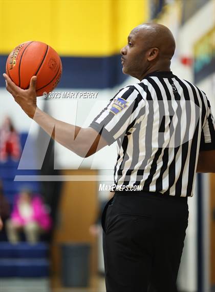 Thumbnail 3 in Ellwood City vs. Beaver photogallery.