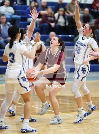 Thumbnail 2 in Ellwood City vs. Beaver photogallery.