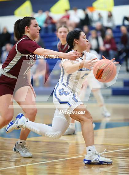 Thumbnail 3 in Ellwood City vs. Beaver photogallery.