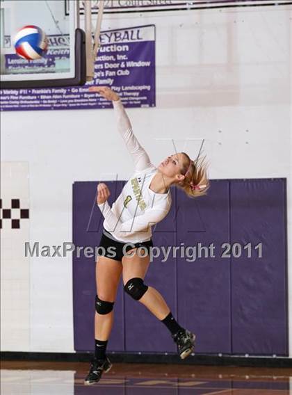 Thumbnail 3 in Red Bluff @ Shasta (CIF NS D1 Playoffs) photogallery.