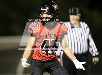 Thumbnail 2 in Morris @ Triad (IHSA 5A first round) photogallery.