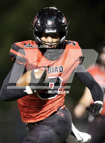 Thumbnail 2 in Morris @ Triad (IHSA 5A first round) photogallery.